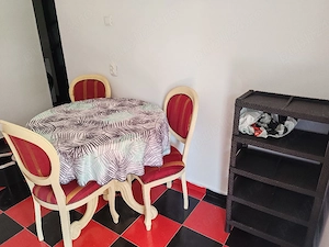 Închiriez apartament la parter