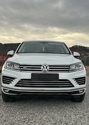 Se vinde VW Touareg 3.0 TDI Pachet R line An 2016