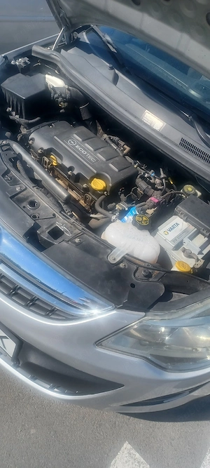 Opel Corsa 2011, 67.000 km reali, unic proprietar, AC   3.900 Euro  - imagine 3