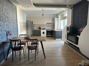 inchiriez apartament 57 mp Floresti ,zona VIVO 