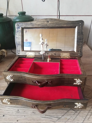 Casetă muzicală pentru bijuterii 