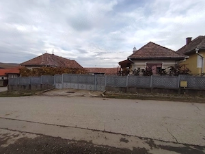 Se vinde casă locuibilă, 1400 mp teren, toate utilitatile