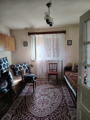Se vinde casă de locuit, 1300 mp teren, utilități, acte la zi - imagine 4