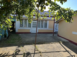 Proprietate completă la țară   casă 4 dormitoare + spațiu comercial - imagine 3