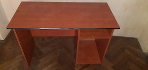 Vând Birou  Înălțime 80 cm Lungime 116 cm Lățime 55 cm!