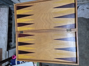 vând tabla șah veche pret 350 lei neg.