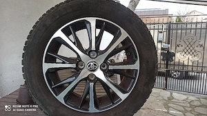 jenti de toiota cu cauciucuri de iarna 175/65 R 15