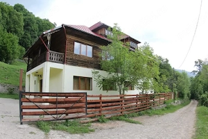 De vanzare  de inchiriat