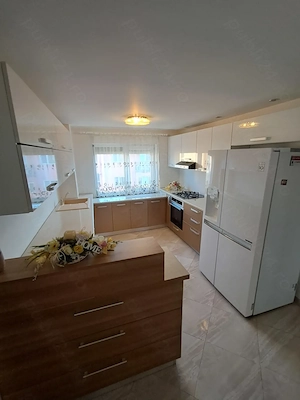 Vând Apartament cu 3 camere decomandat - imagine 8