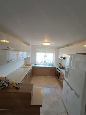 Vând Apartament cu 3 camere decomandat - imagine 9