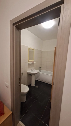 închiriez Garsonieră decomandata proprietar - imagine 2