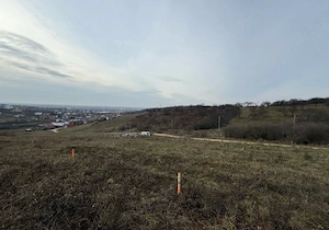 Teren intravilan 840mp front 22.41ml, cu vedere la oras