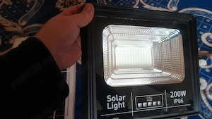 Proiectoare solare 200w cu panou cablu 3metri lungime , telecomanda , noi sigilate - imagine 2