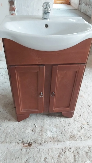 Vand dulap + lavoar + baterie de baie