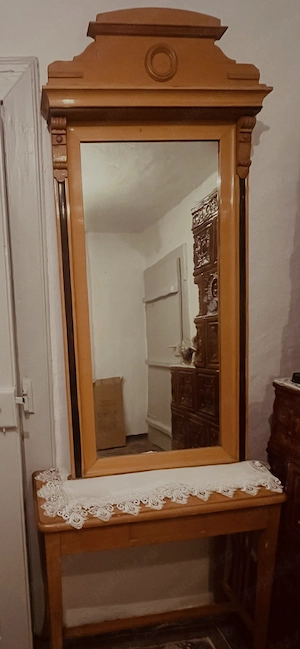 Oglindă de peste 200 ani f bine întreținută 