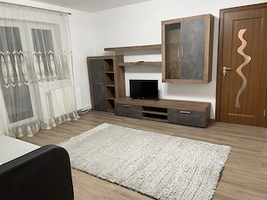 Închiriez apartament cu 2 camere