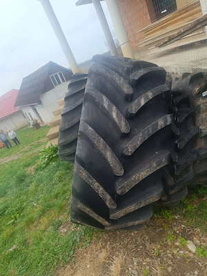 Vând cauciucuri NOI pentru tractor 