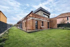 Casă 4 dormitoare, 2000 mp teren, zona Centru