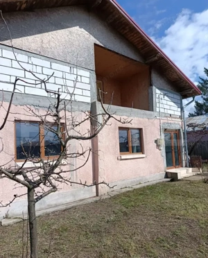  Casă (la roșu) + teren 2522 mp – ideală pentru personalizare - Costestii Deal