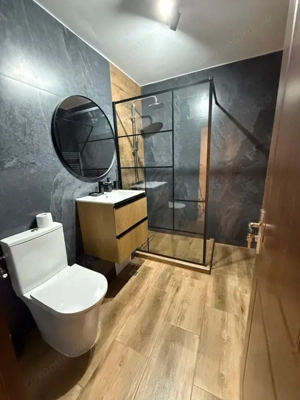 Apartament decomandat, cu 3 camere si 2 bai, 1 Mai - zona Pelendava