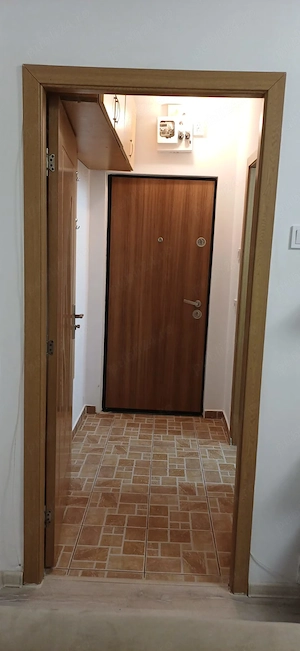 Închiriez apartament două camere. 