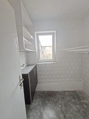 proprietar  închiriez garsonieră dublă , decomandată, în Faleză Nord, str. Unirii - imagine 5