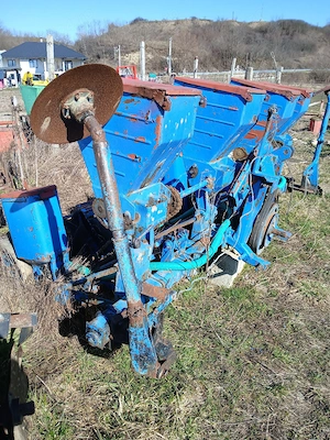 vând semanatoare de porumb  - imagine 3