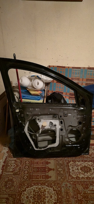 De vanzare usa stanga fata dacia sandero stepway - imagine 4