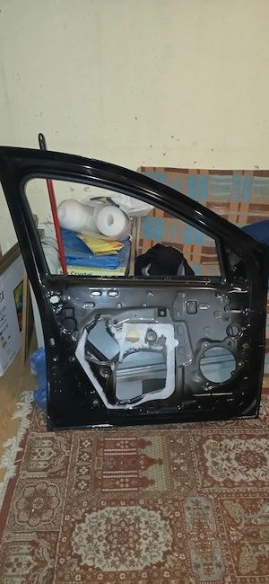 De vanzare usa stanga fata dacia sandero stepway - imagine 2