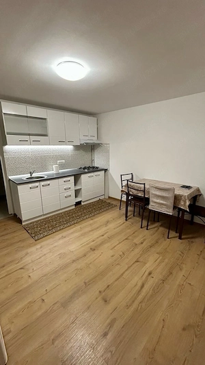 Închiriez garsoniera la curte zona Rahova