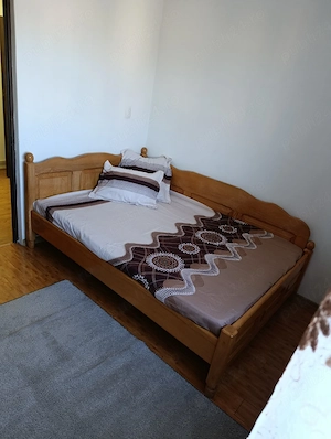 închiriez apartament 