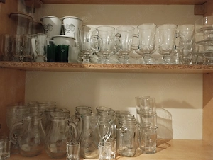 Vesela, pahare,platouri,oliviera