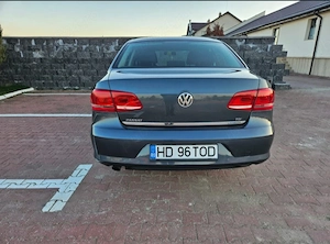 Volkswagen Passat B7, 1.6 TDI, 105 CP, Masina de familie - imagine 4