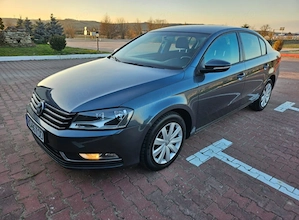 Volkswagen Passat B7, 1.6 TDI, 105 CP, Masina de familie - imagine 2