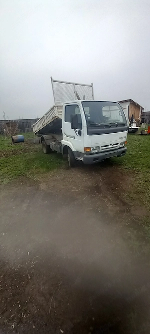 dezmembrez Nissan cabstar  - imagine 4