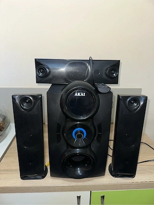 Vând sistem audio Akai SS028A-3208C, 3.1, bluetooth, radio FM negru