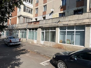 Vand spatii comerciale 