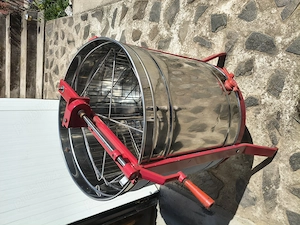 Vând centrifugă apicolă inox 4 rame 