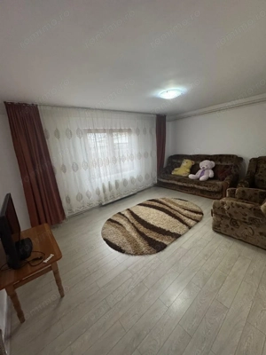 Casă de vânzare pe strada Sabarului