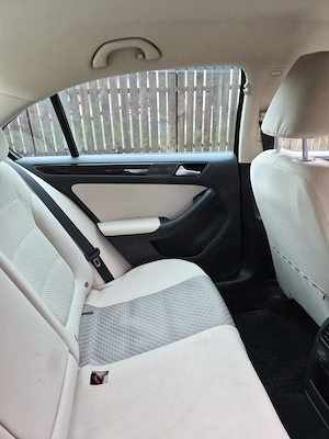 Volkswagen Jetta 1.2 TSI, benzină, maro, 59000 km, 2017 - imagine 3