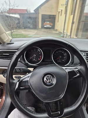 Volkswagen Jetta 1.2 TSI, benzină, maro, 59000 km, 2017 - imagine 4