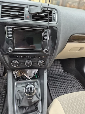 Volkswagen Jetta 1.2 TSI, benzină, maro, 59000 km, 2017 - imagine 5