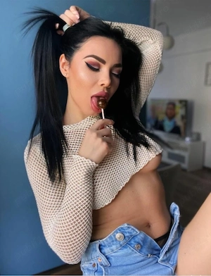 Denisa studentă expertă in amor 