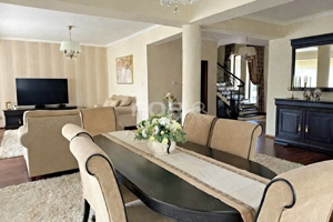 Vilă elegantă de vânzare în Oradea - imagine 5