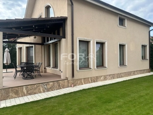 Vilă elegantă de vânzare în Oradea - imagine 15