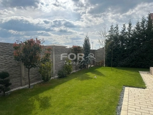 Vilă elegantă de vânzare în Oradea - imagine 18