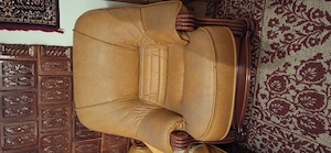 Vând set canapea + 2 fotolii din piele ecopiele, culoare maro, cu lemn masiv