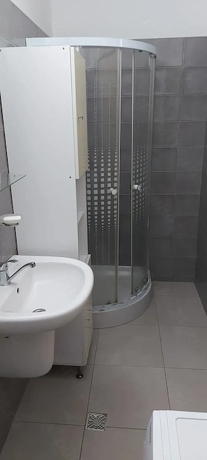 Inchiriez garsoniera in Pitesti , zona Big , Bloc MAIA 5  , Suprafata  32 mp, Et 2 5 - imagine 3