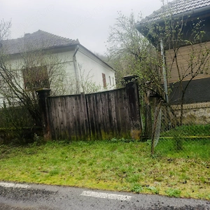 Case și teren de vânzare