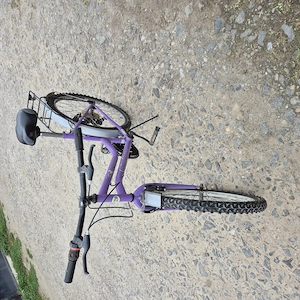Vând bicicleta DHS Creativ pentru fete, în stare de funcționare. Preț  350 lei, negociabil. 